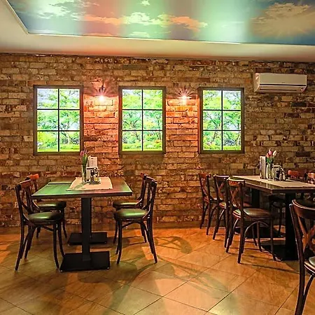 Old Tree & Restaurant Hotel *